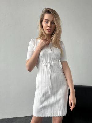 Біла сукня в рубчик з коміром-поло | 6816869