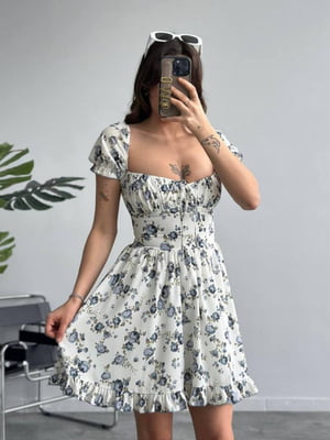 Біло-чорна сукня в квітковий принт з драпірованим ліфом | 6816884