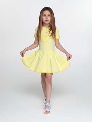 Сукня-футболка жовта з принтом | 6818198