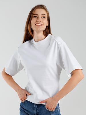 Біла футболка з заниженою лінією плеча | 6819017