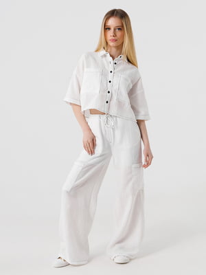 Костюм білий: укорочена сорочка та штани | 6819570