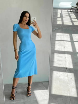 Приталена блакитна сукня в рубчик із шнурівкою на спинці | 6820496