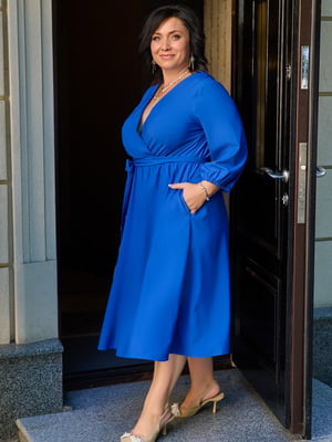 Синя А-силуетна сукня-міді “на запах” | 6821315