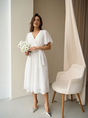 Елегантна біла сукня міді з рукавами-метеликами | 6821590