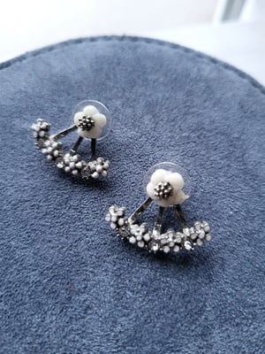 Сережки "веєрки" з квіточками сріблястого кольору | 6826597