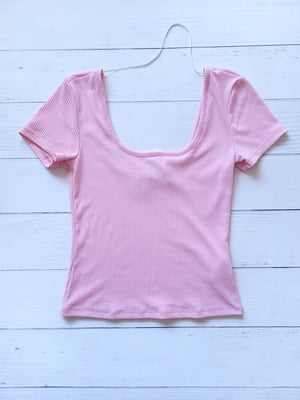 Світло-рожева  укорочена футболка в рубчик з глибоким вирізом | 6826728