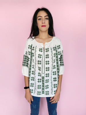 Біло-зелена блуза з малюнком-орнаментом | 6827372