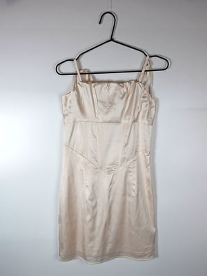 Приталена персикова сукня на тонких бретелях | 6698810