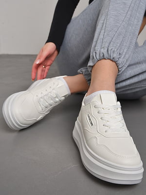 Кросівки білого кольору на шнурівці  | 6828250