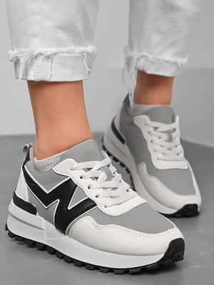 Сіро-білі кросівки на шнурівці  | 6828275