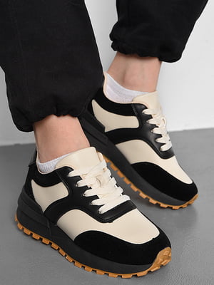 Кросівки чорно-білого кольору на шнурівці | 6828283