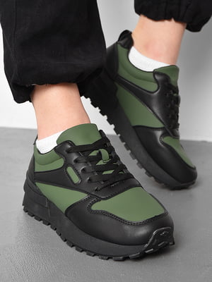 Кросівки чорно-зеленого кольору на шнурівці | 6828291