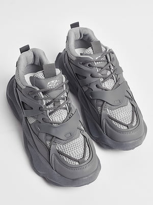 Кросівки сірого кольору на шнурівці  | 6828595