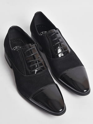 Туфлі чорного кольору із лаковими вставками | 6828779