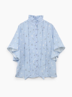 Блуза бірозового кольору з коміром-стійкою, оздобленим рюшею | 6831758