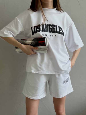 Білий костюм Los Angeles: оверсайз футболка та шорти | 6833551