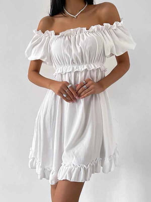 Розкльошена біла міні-сукня з відкритими плечима | 6833619