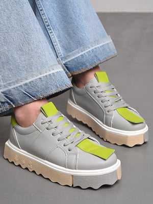 Кросівки сірого кольору на шнурівці | 6828216