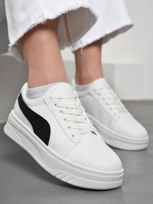 Кросівки біло-чорного кольору на шнурівці | 6835386