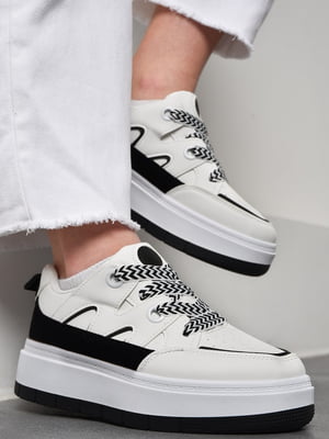 Кросівки чорно-бiлого кольору на шнурівці  | 6835390