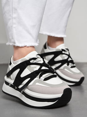 Кросівки біло-чорного кольору на шнурівці  | 6835393