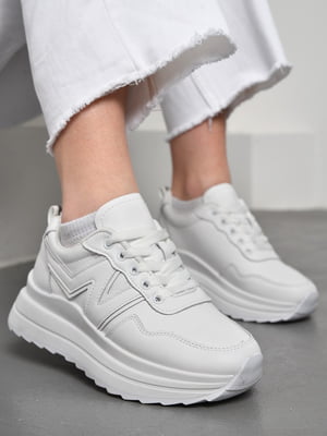 Кросівки шкіряні білого кольору на шнурівці | 6835397