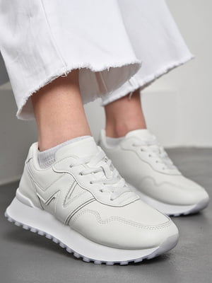 Кросівки шкіряні білого кольору на шнурівці | 6835399