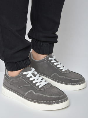 Кросівки сірого кольору на шнурівці | 6835693