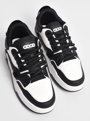 Кросівки чорно-білого кольору на шнурівці  | 6835728