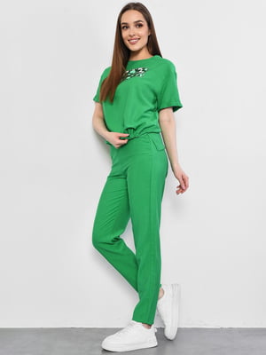 Костюм зеленого кольору з принтом: футболка та штани | 6835995
