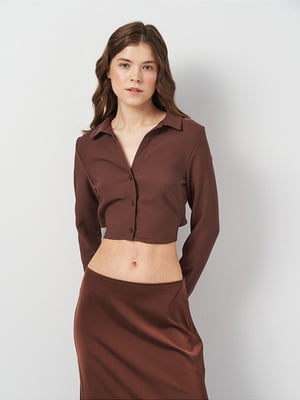 Укорочена коричнева блузка сорочкового крою | 6840456