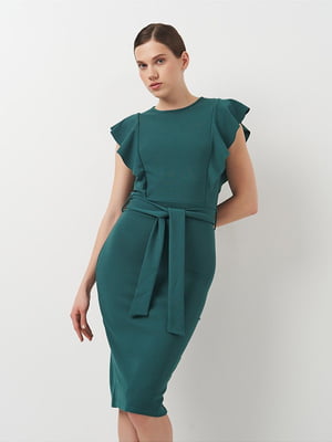 Зеленое платье-футляр с рукавом-флаттером и поясом | 6840468