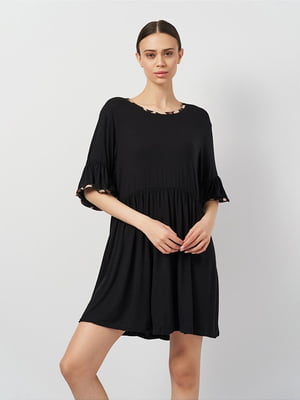 Свободное черное платье с оборками на рукавах | 6840491