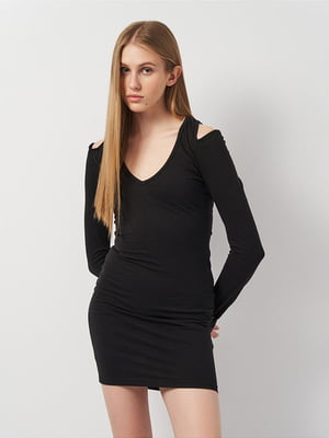 Облягаюча чорна міні-сукня | 6840564