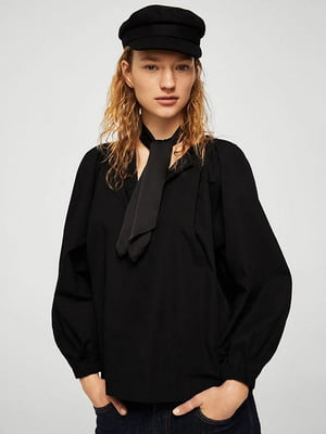 Чорна блузка з довгим рукавом на манжеті. | 6844290