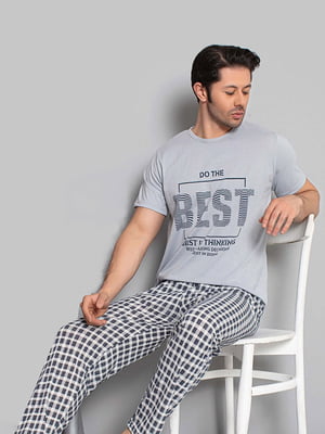 Піжама сіра: штани в клітинку та футболка з принтом | 6845441