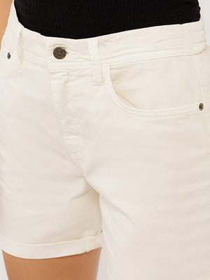 Жіночі короткі джинсові шорти XS молочний Yuki ЦБ-00219068 | 6841199