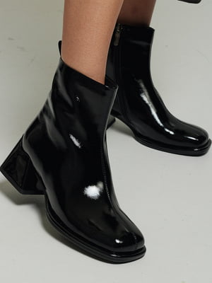 Черные лакированные ботинки на широком каблуке | 6845575