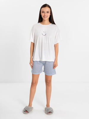 Комплект біло-блакитного кольору: футболка та шорти | 6847393