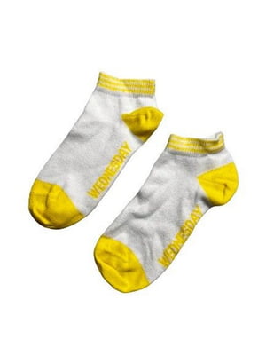 Біло-жовті шкарпетки з написом та смужками | 6848553