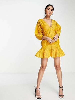 Коротка жовта сукня з відкритою спиною та широкими рукавами | 6849413