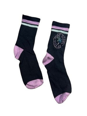 Чорно-бузкові шкарпетки з малюнком та смужками | 6849497