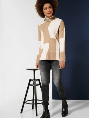 Біло-бежевий светр в абстрактний принт | 6850085