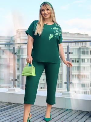 Костюм зелений: блуза з принтом та укорочені штани | 6857336