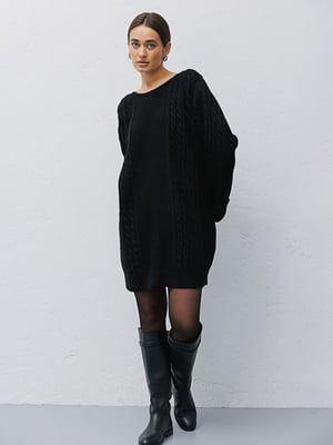 Вязаное черное оверсайз платье с узором "косами" | 6852633