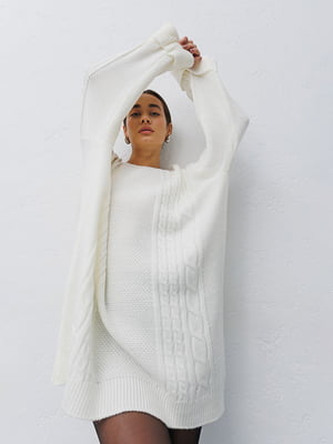 Вязаное молочное оверсайз платье с узором "косами" | 6852671