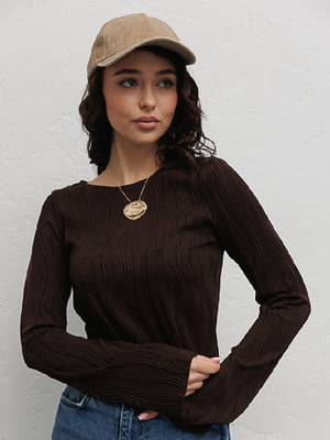 Укорочена плісирована блузка коричневого кольору | 6852675