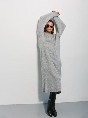Вязаное длинное платье oversize серого цвета | 6853047