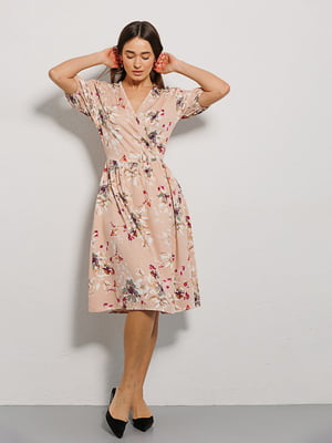 Штапельное А-силуэтное платье “на запах” в цветочный принт | 6853050
