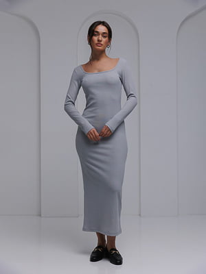 Длинное трикотажное оливковое платье в рубчик | 6853098